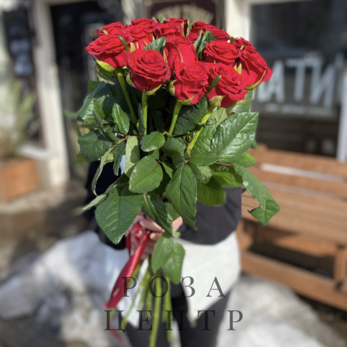 15 красных роз 70 см