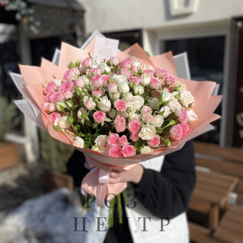 Букет из нежных кустовых роз