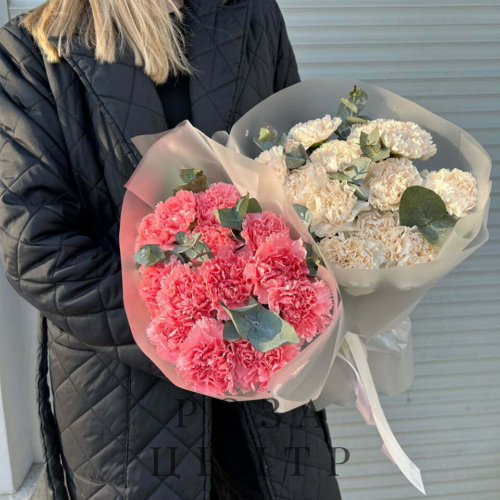Букет “Диантусы с эвкалиптом”
