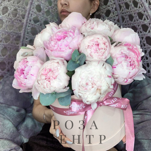 Розовые пионы с эвкалиптом в коробке «Pink Sky» Розовые пионы с эвкалиптом в коробке «Pink Sky»